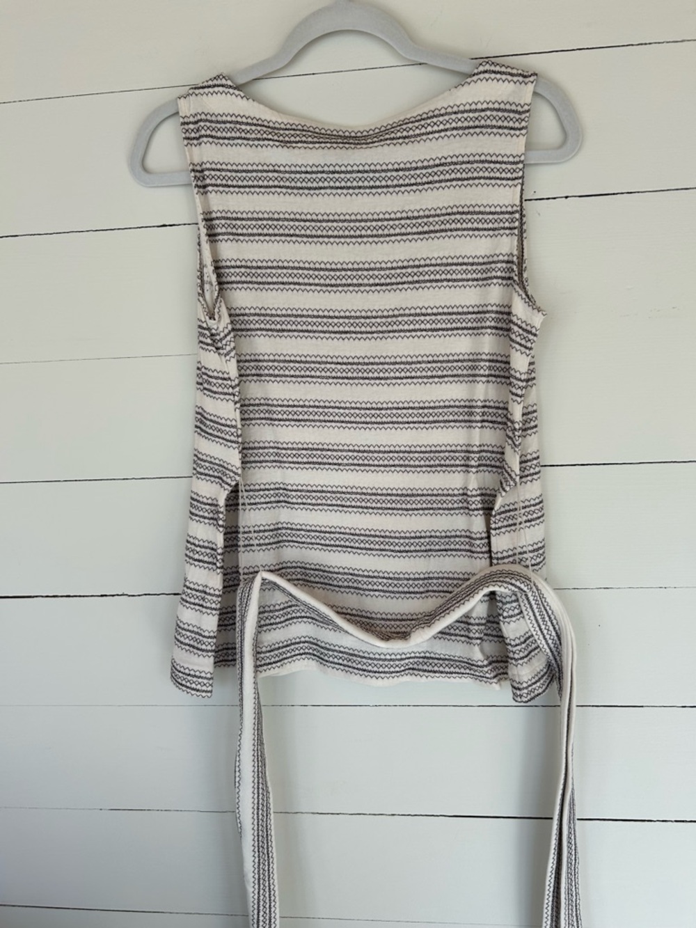 Ann Taylor Off White Top With Blk Stitching and Belt. Cotton/Poly Blend Sz Med. - Picture 3 of 5